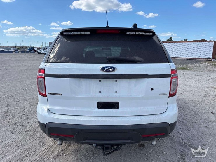 2015-ford-explorer-image-21