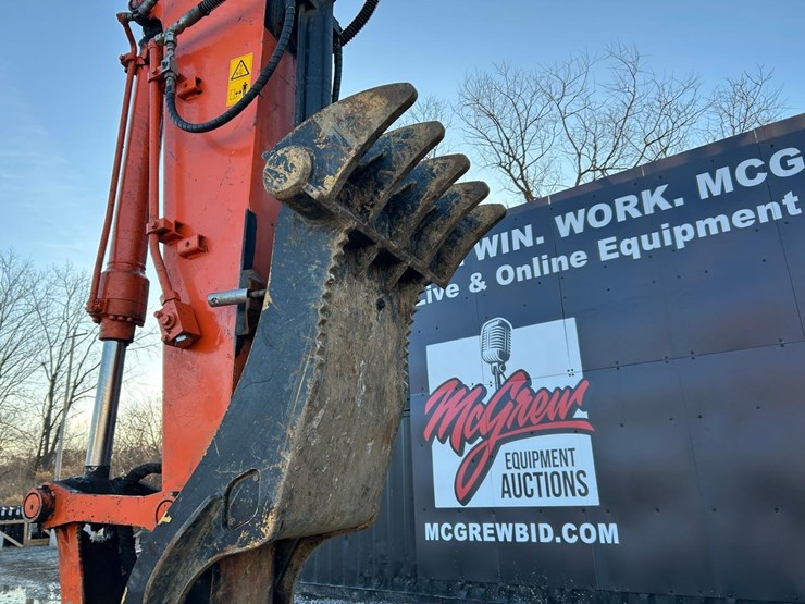 hitachi-zx135us-6-image-9