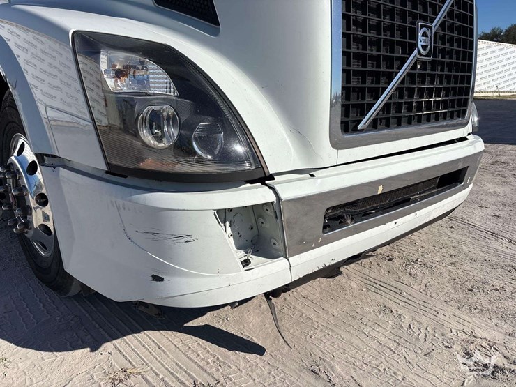 2016-volvo-vnl-t/a-sleeper-cab-truck-tractor-image-56