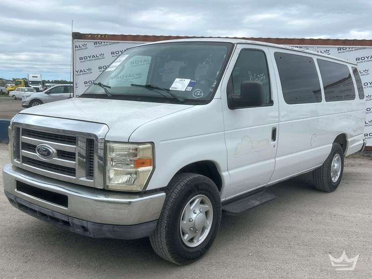 2011-ford-e350-image-1