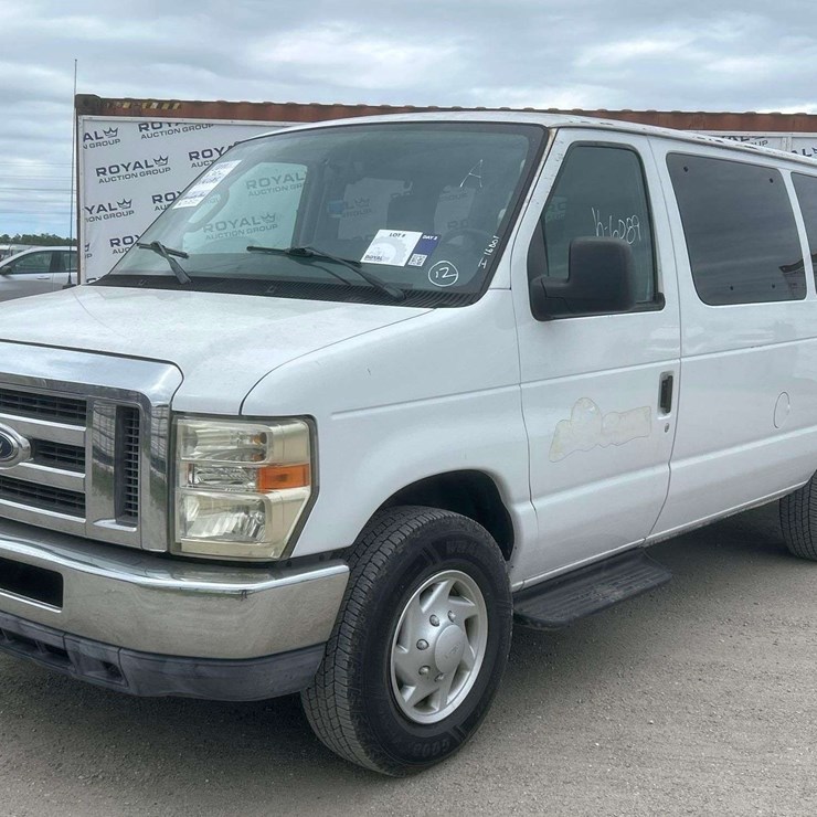 2011 FORD E350