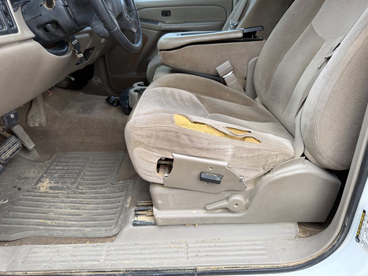 2005-gmc-2500-image-43