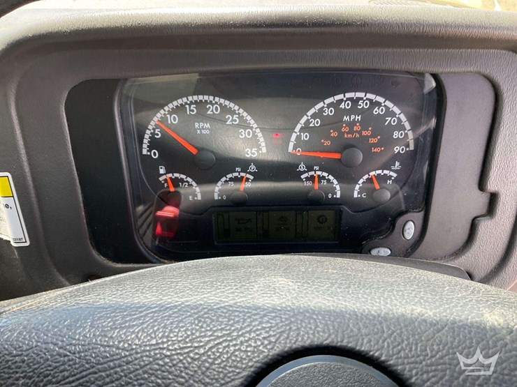 2018-freightliner-m2-106-image-26