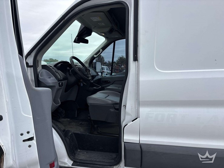 2017-ford-transit-image-11