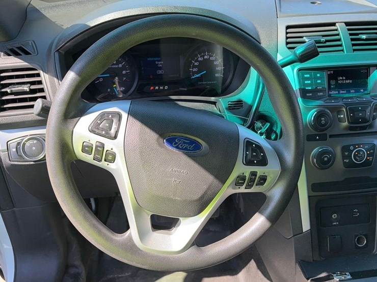 2015-ford-explorer-image-15