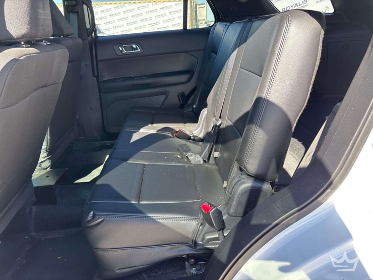 2016-ford-explorer-image-24