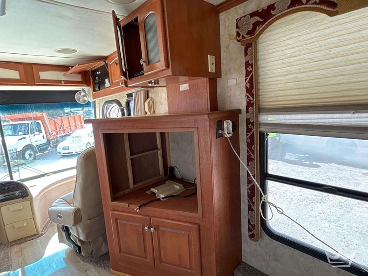 2006-freightliner-tuscany-4077-40ft-class-a-motorhome-image-30