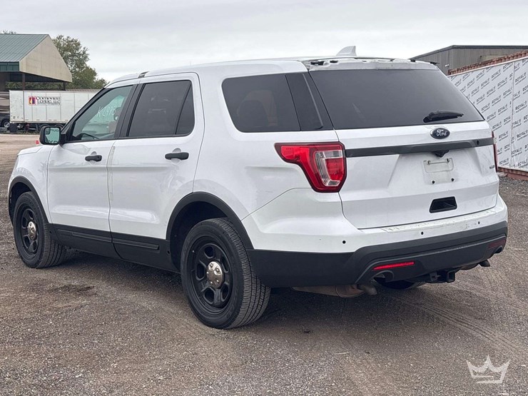 2017-ford-explorer-image-4