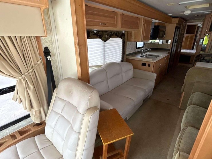 2005-freightliner-tropi-cal-t396-39ft.-class-a-motorhome-image-23