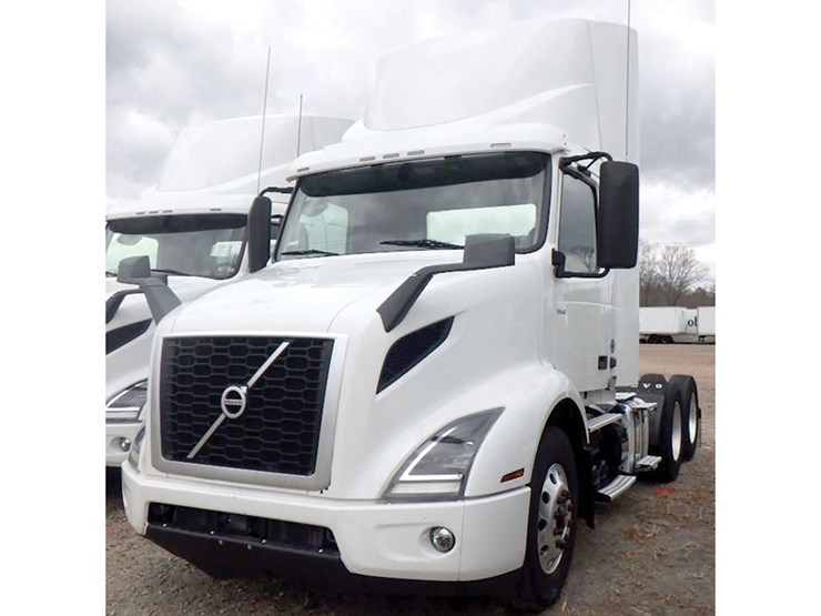 2021-volvo-vnr300-image-1