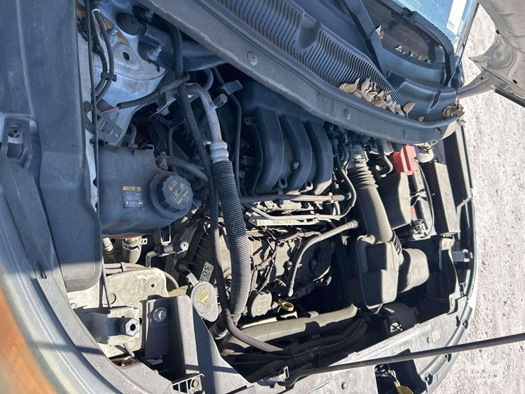 2015-ford-explorer-image-8