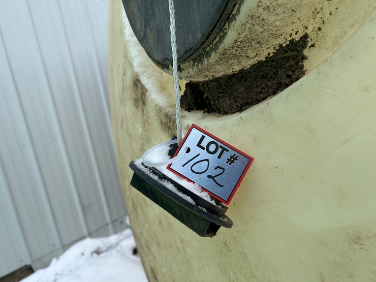 2500-gallon-poly-tank-image-3