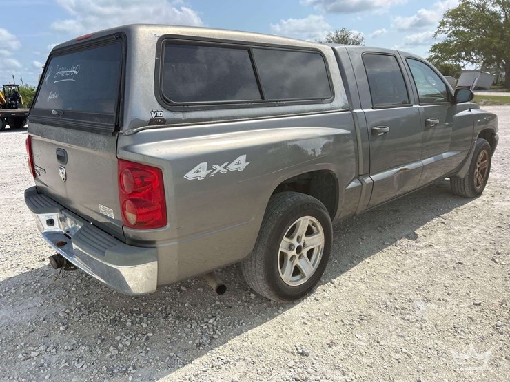 2005-dodge-dakota-image-3