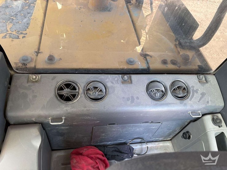 2020-komatsu-pc210-lc-image-38