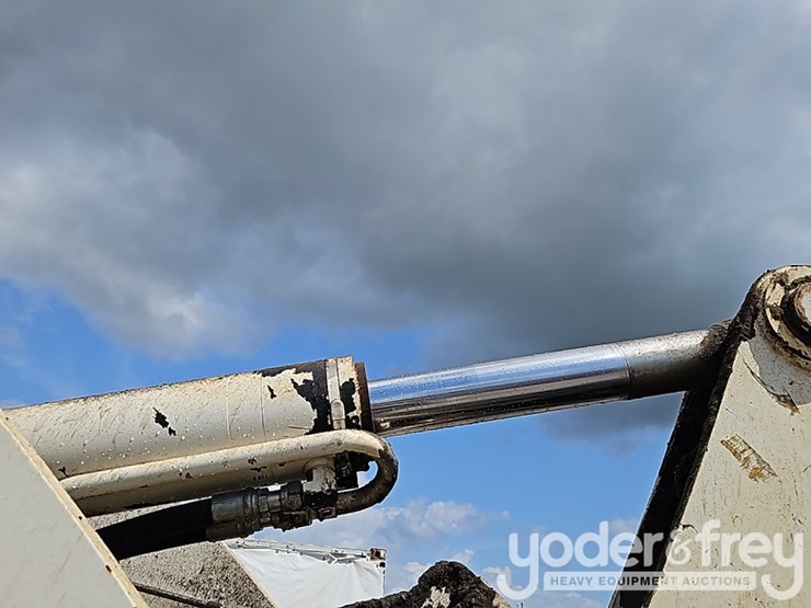 2015-caterpillar-938k-image-12