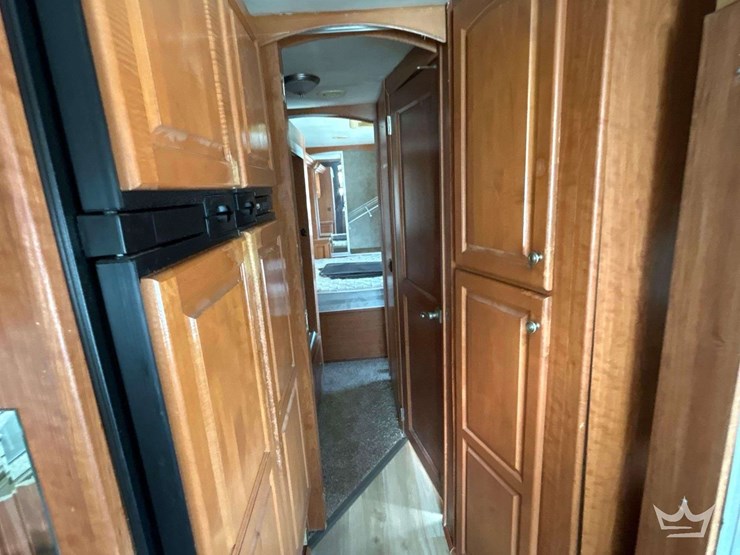 2006-freightliner-tuscany-4077-40ft-class-a-motorhome-image-32