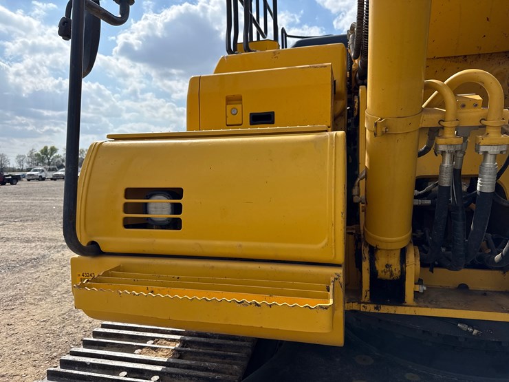 2023-komatsu-pc210-image-30