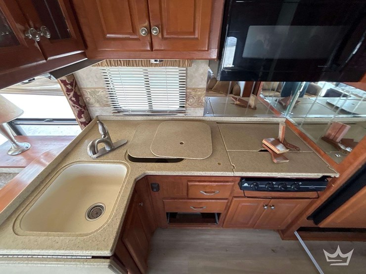 2006-freightliner-tuscany-4077-40ft-class-a-motorhome-image-31