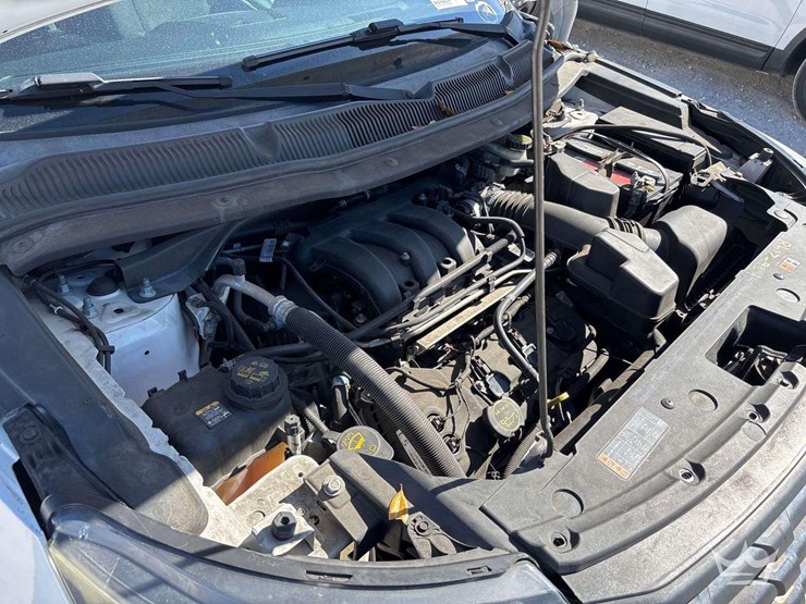 2016-ford-explorer-image-8