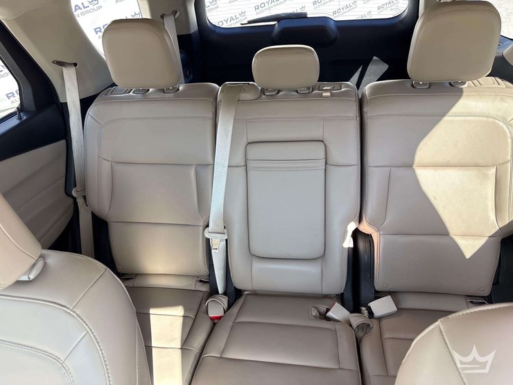 2021-ford-explorer-image-23