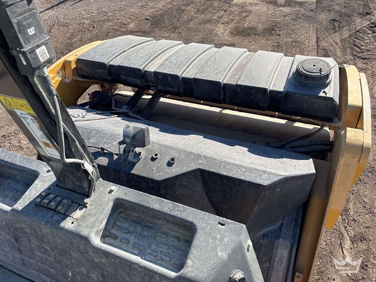 2014-caterpillar-cb54b-image-19