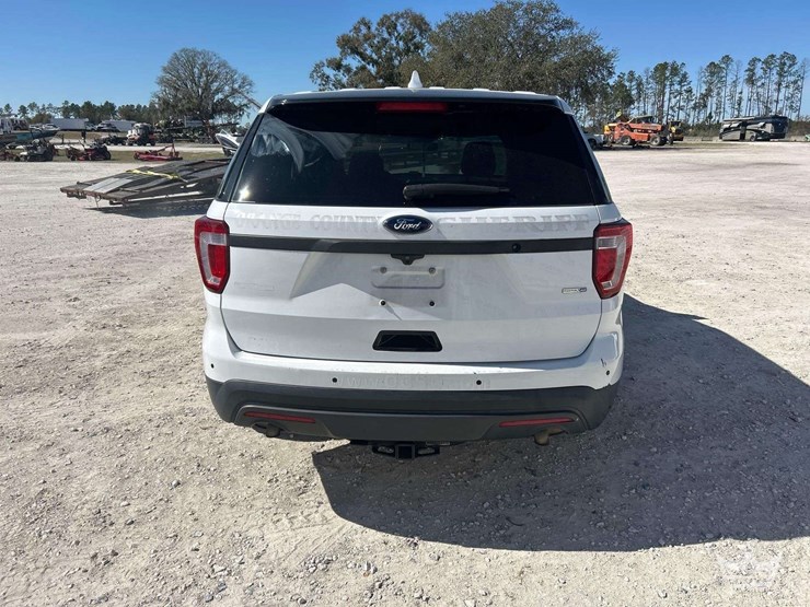 2016-ford-explorer-image-22