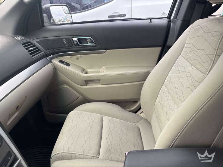 2013-ford-explorer-image-17