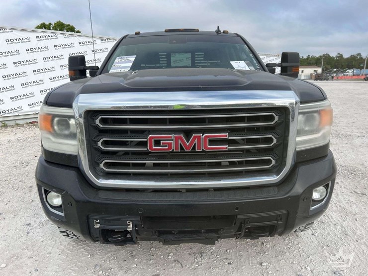 2015-gmc-sierra-3500-image-33