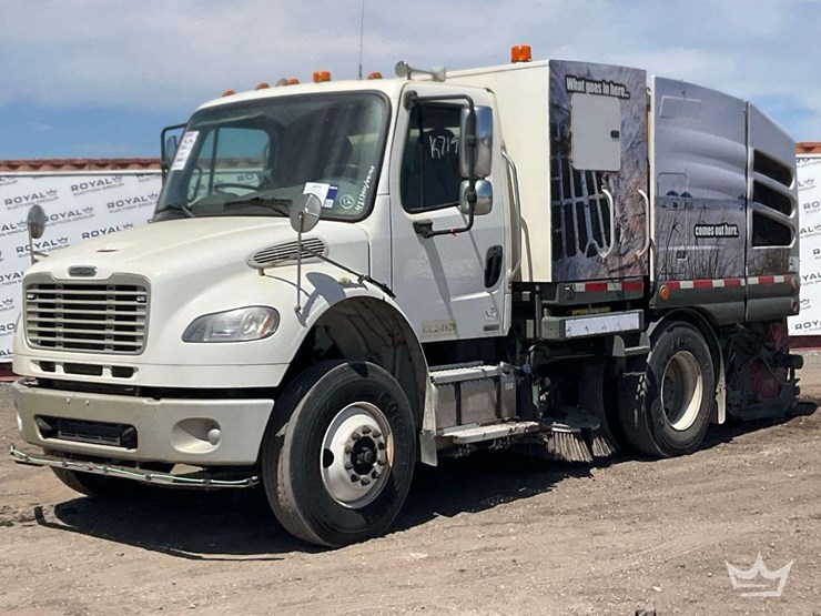 2018-freightliner-m2-106-image-1