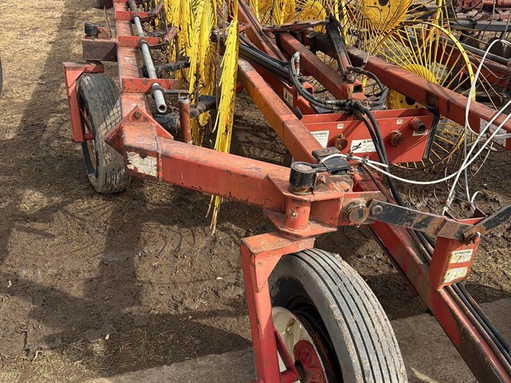 h&s-18-wheel-pull-type-rake-image-11