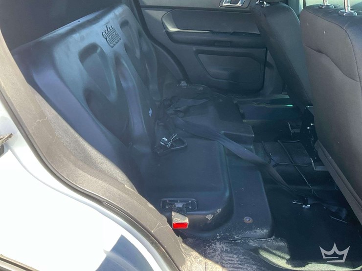 2015-ford-explorer-image-26