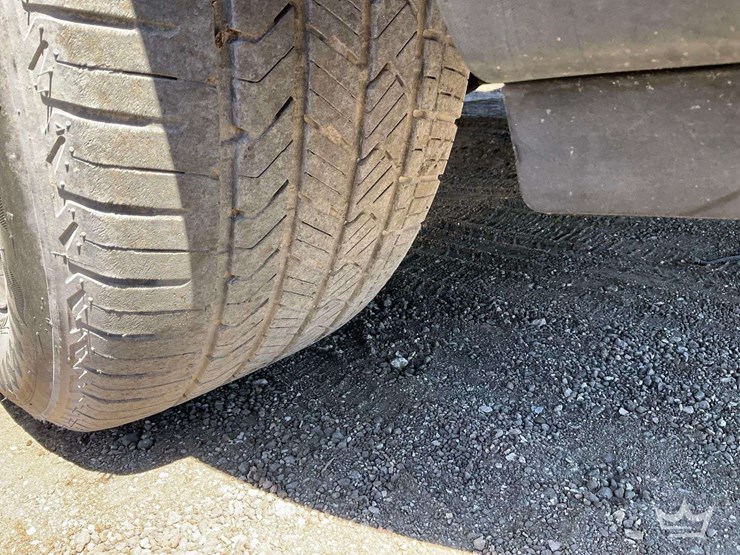 2016-ford-explorer-image-36