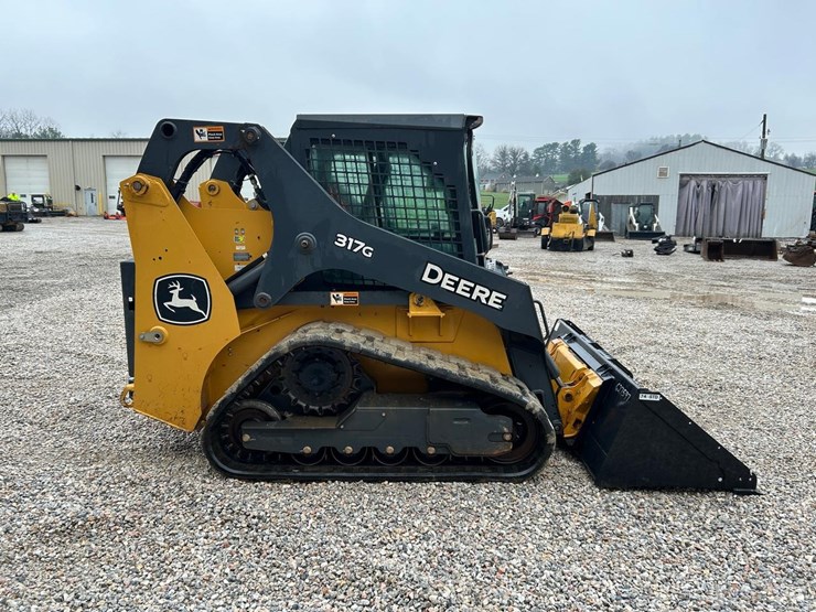 2021-deere-317g-image-5