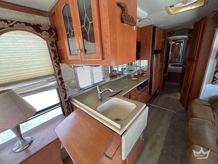 2006-freightliner-tuscany-4077-40ft-class-a-motorhome-image-29
