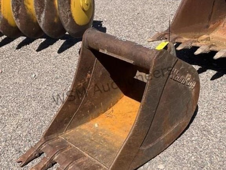 24in-wain-roy-backhoe-bucket-image-2