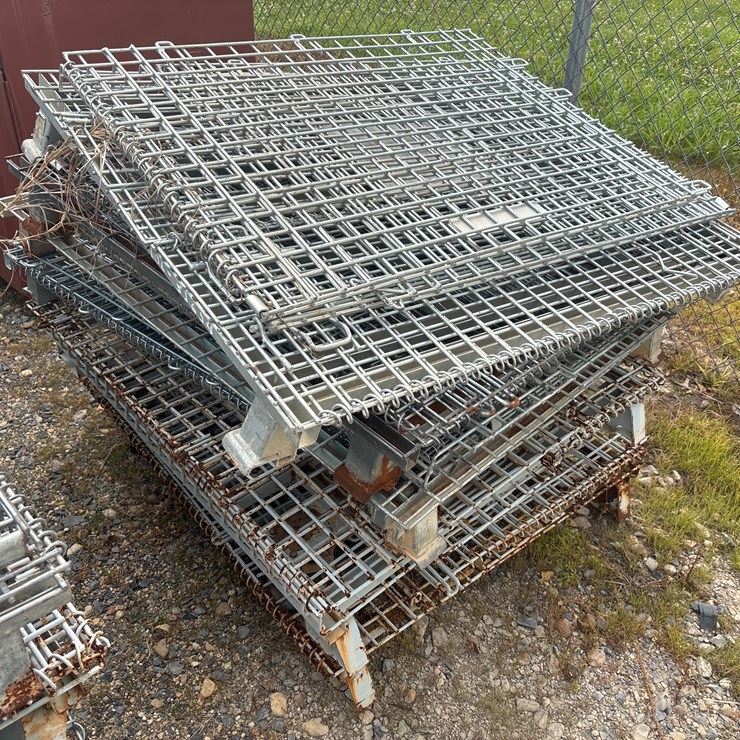 #8068 • METAL CRATES