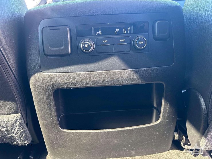 2018-chevrolet-suburban-image-28