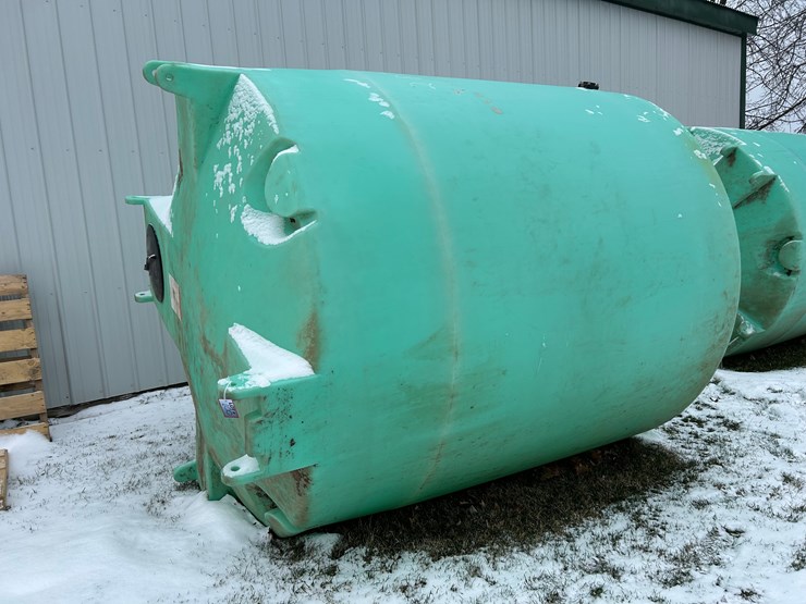 2500-gallon-poly-tank-image-4