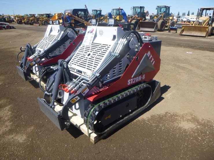 battler-st28h-6-skid-steer-track-loader-image-1