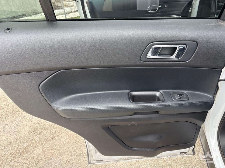 2016-ford-explorer-image-18