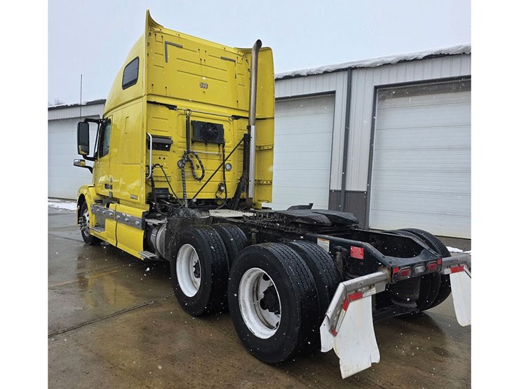 2018-volvo-vnl-670-image-4