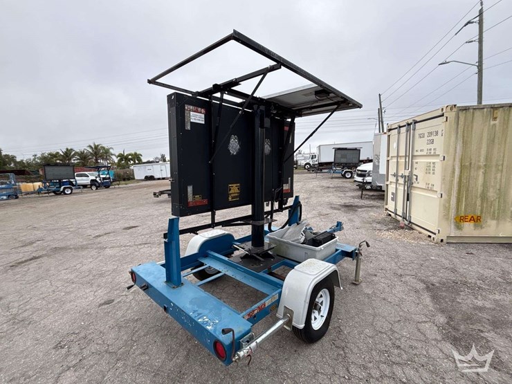 2018-solartech-silent-messenger-towable-solar-message-board-image-3