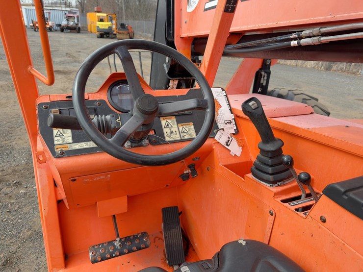 2018-sky-trak-8042-image-18