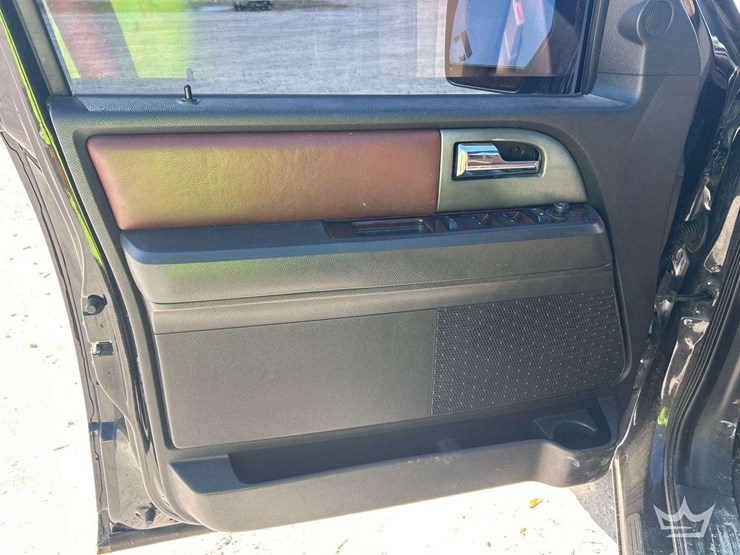 2011-ford-expedition-image-13