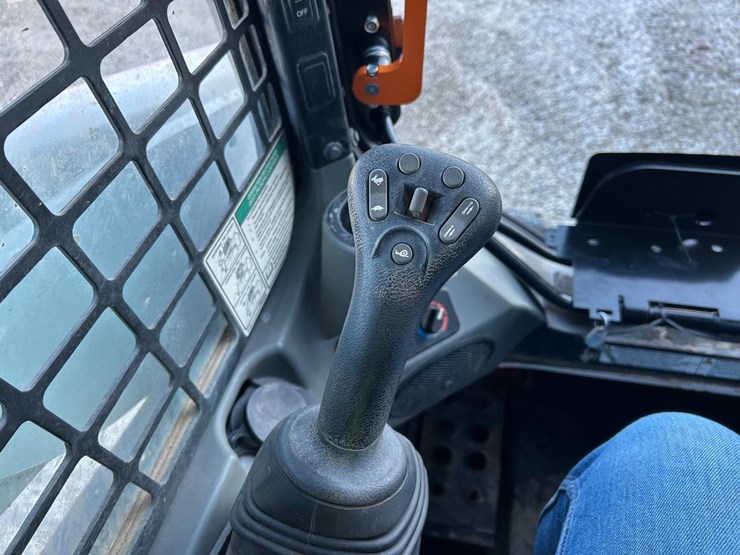 2022-bobcat-t870-image-22