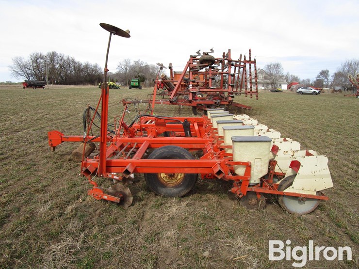allis-chalmers-6r30-pull-type-planter-image-8