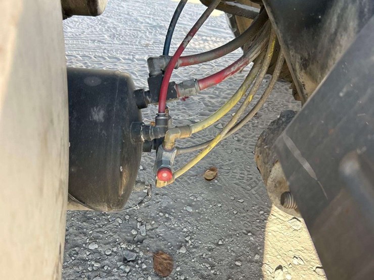 2013-freightliner-cascadia-125-image-27