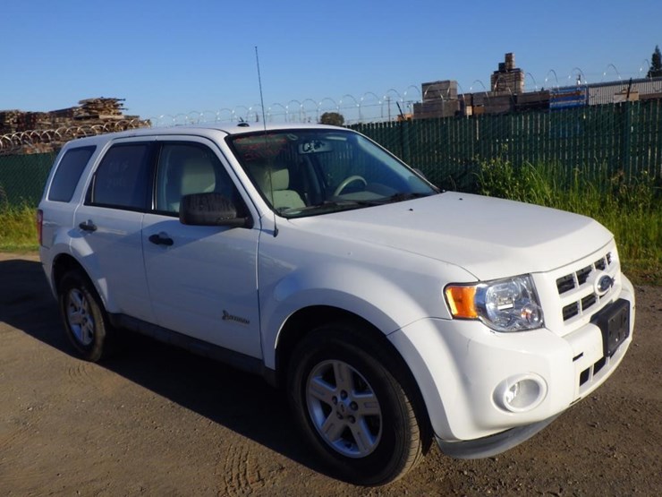 2011-ford-escape-image-2