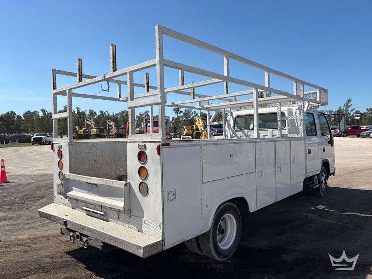 2007-isuzu-npr-image-3