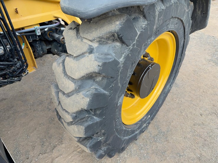 2014-caterpillar-tl943c-image-11